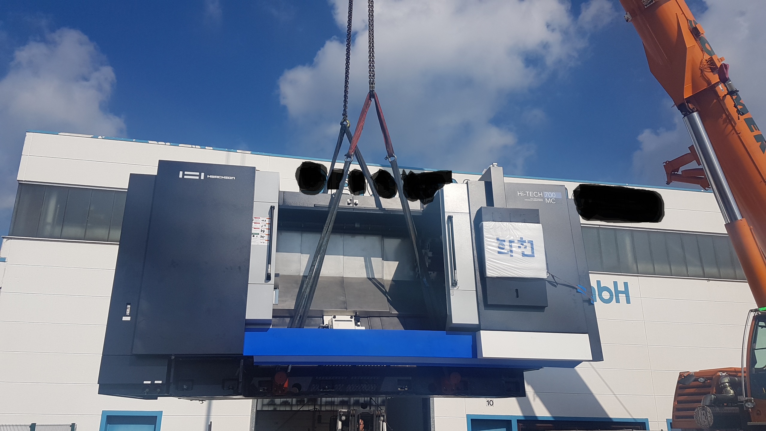 Neumaschinenauslieferung Hwacheon HiTech 700 MC